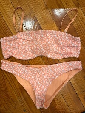 Hollister Reservable Orange/floral pattern Bikini Set with removable straps NWOT